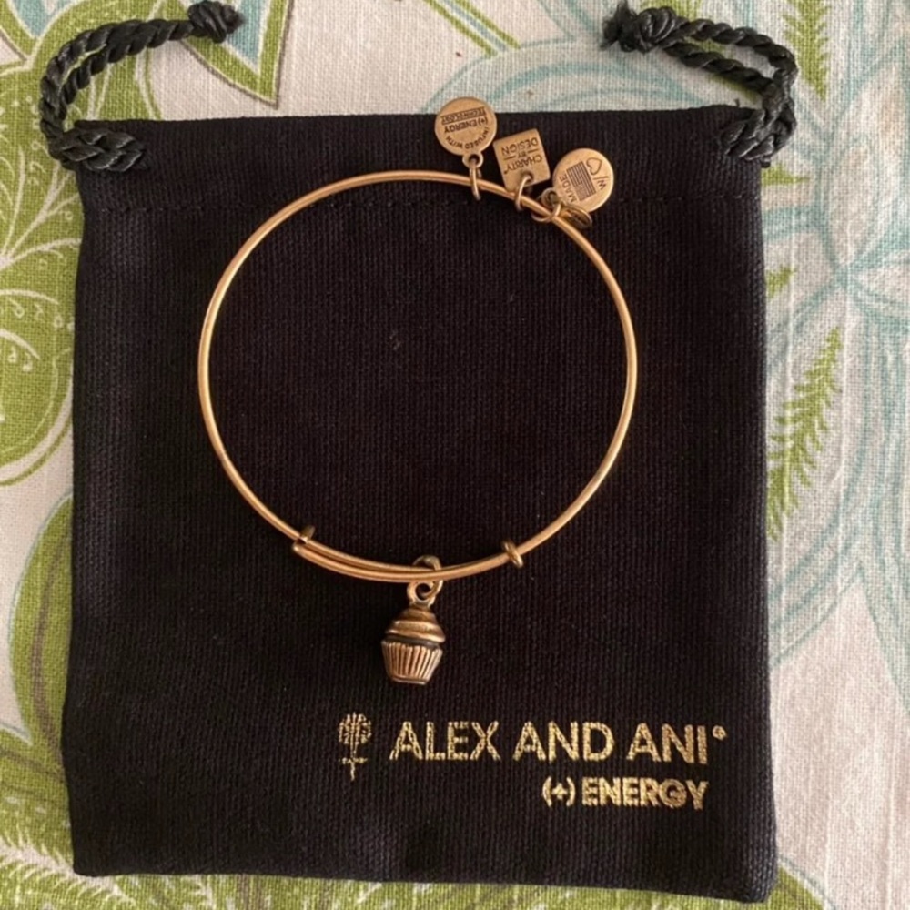 Cupcake Charm Bangle